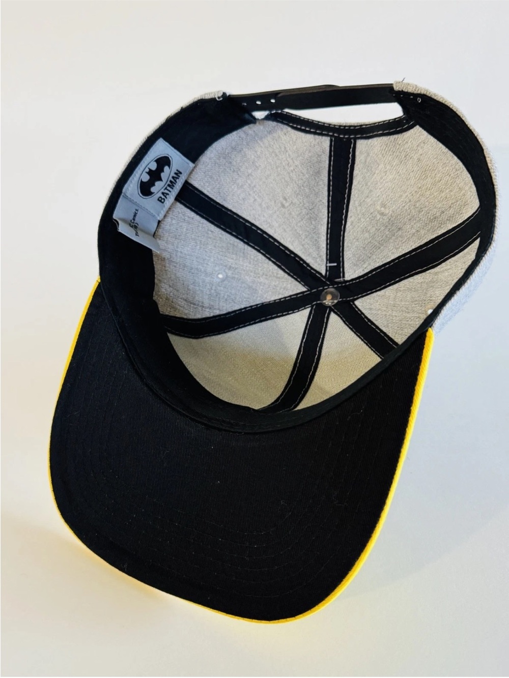 Batman Gray and Yellow Flat Brim Hat - Picture 8 of 9